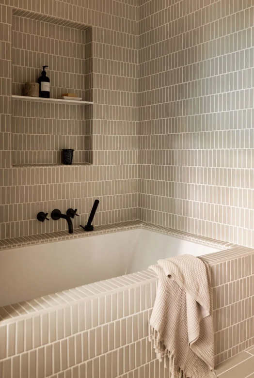 Classic White built in Bathtub