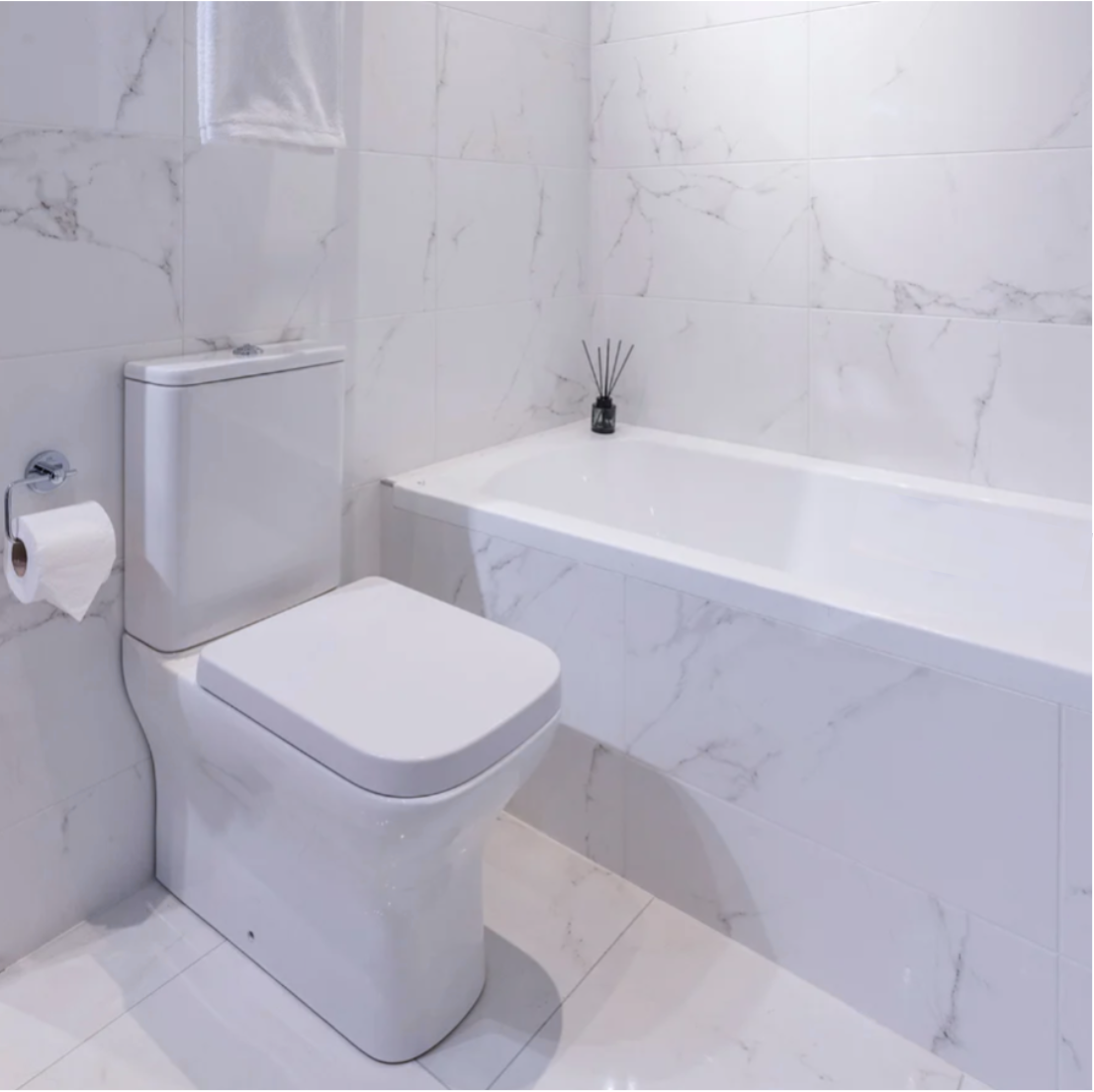 Apollo White Bathtub